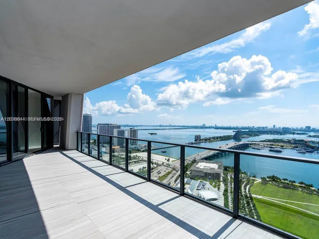 4-bedroom home at 1000 Biscayne Boulevard #4802, Miami