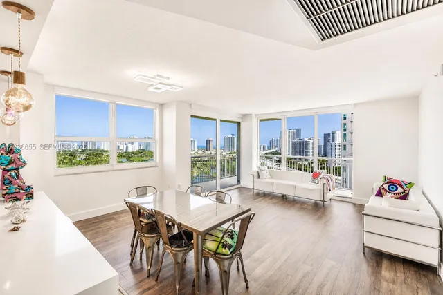 3-bedroom home at 19501 W Country Club Drive #1903, Aventura