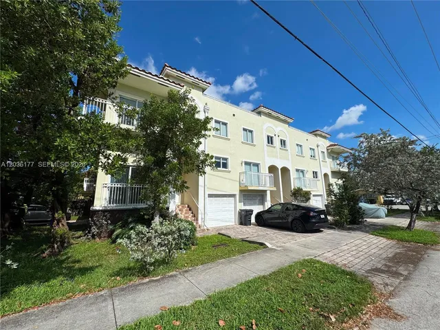 3-bedroom home at 820 N 17th Avenue, Hollywood