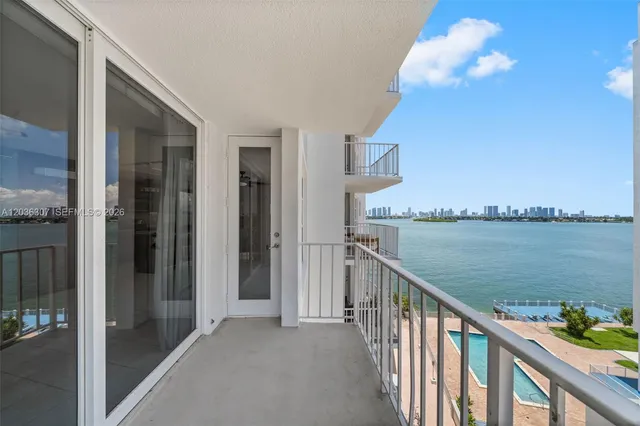 2-bedroom home at 1228 W Ave 604 #604, Miami Beach
