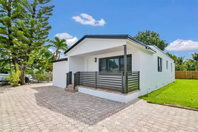 4-bedroom home at 85 SW 30th Avenue, Miami