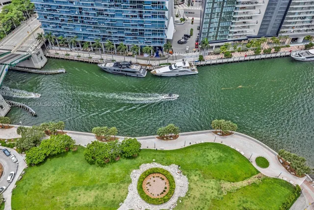 1-bedroom home at 475 Brickell Avenue #3214, Miami