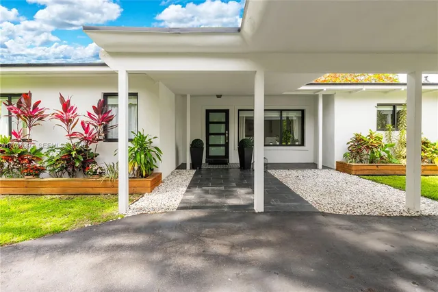 4-bedroom home at 7970 SW 122nd Street, Pinecrest