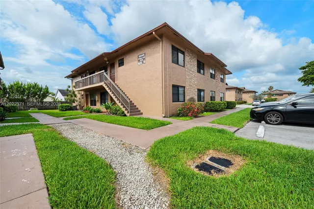 2-bedroom home at 10049 Winding Lake Road #202, Sunrise