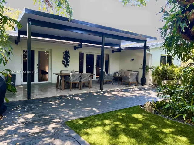2-bedroom home at 424 NE 28th Drive, Wilton Manors