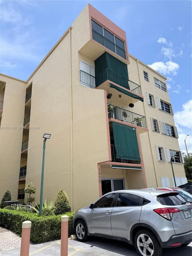 3-bedroom home at 1975 W 44th Place #401, Hialeah