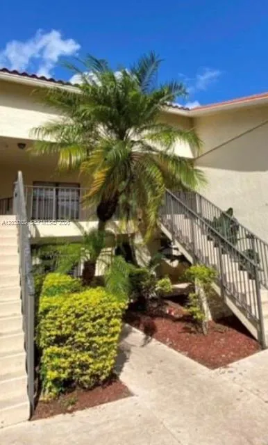 2-bedroom home at 1442 Lake Crystal Dr G #G, West Palm Beach