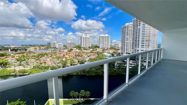 2-bedroom home at 20505 E Country Club Drive #1639, Aventura