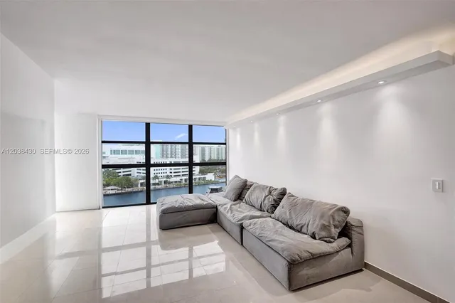 1-bedroom home at 400 Leslie Drive #1022, Hallandale Beach