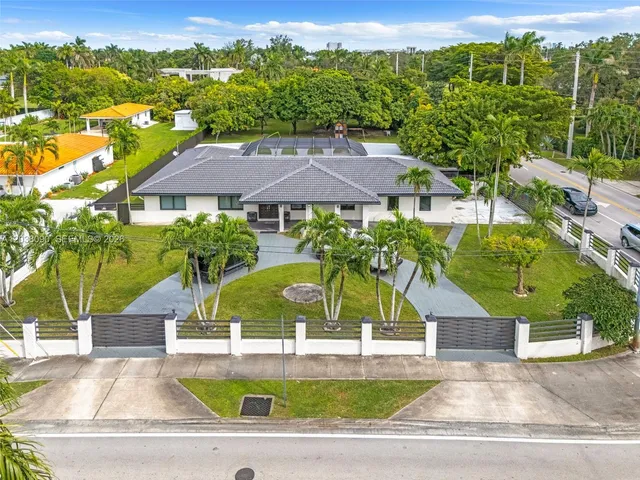 5-bedroom home at 551 SW 127th Avenue, Miami
