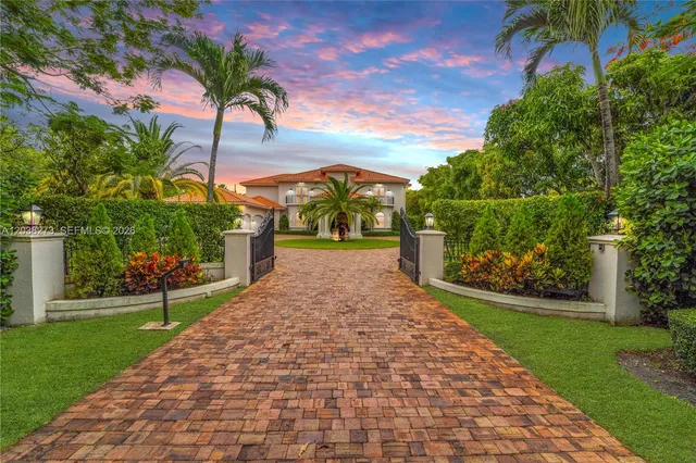 7-bedroom home at 11111 SW 77th Avenue, Pinecrest