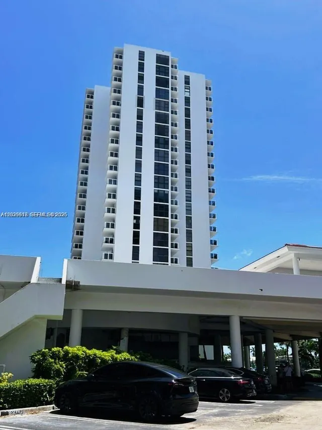 2-bedroom home at 20515 E Country Club Drive #142, Aventura