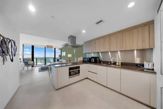 1-bedroom home at 1000 Brickell Plaza #4704, Miami
