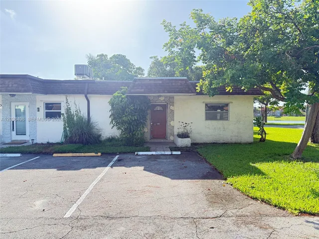 2-bedroom home at 417 SW Natura Avenue #A, Deerfield Beach