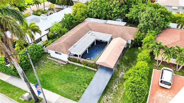 3-bedroom home at 3145 Hollywood Boulevard, Hollywood