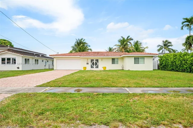 5-bedroom home at 6185 W 10th Avenue, Hialeah