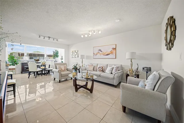 2-bedroom home at 8951 Sunrise Lakes Boulevard #301, Sunrise