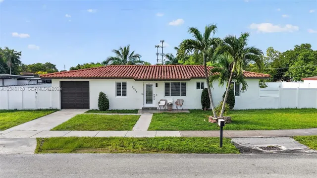 3-bedroom home at 9535 SW 42nd Street, Miami