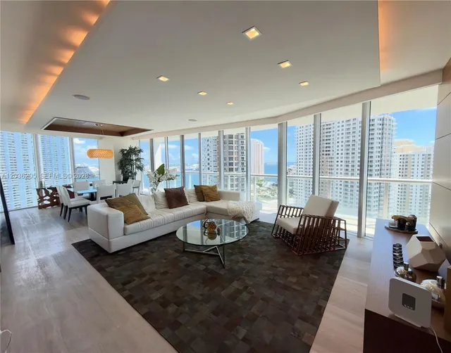 3-bedroom home at 465 Brickell Avenue #2101, Miami