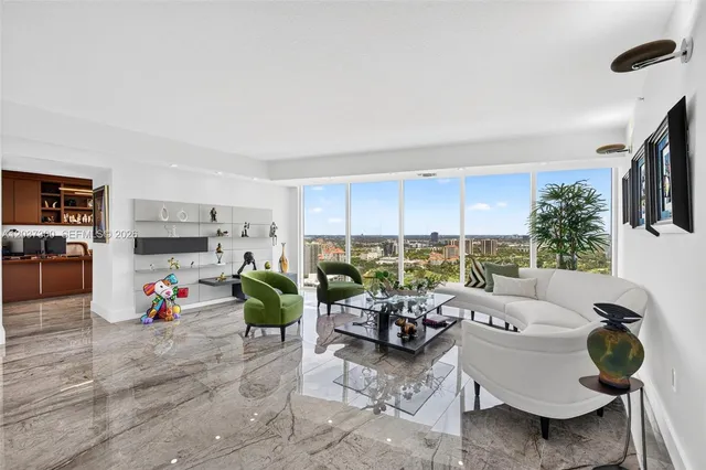 4-bedroom home at 3370 Hidden Bay Drive #UPH3715, Aventura