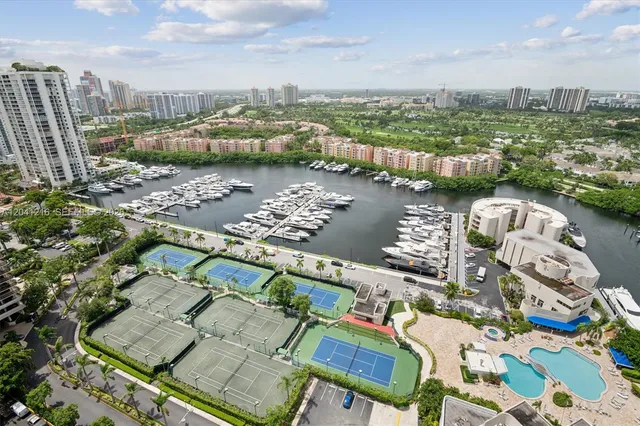 1-bedroom home at 19707 Turnberry Way #PHC, Aventura