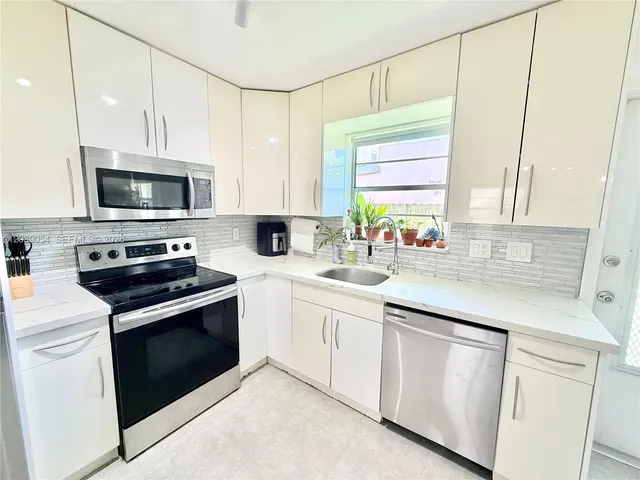 1-bedroom home at 1722 Mayo Street #105, Hollywood