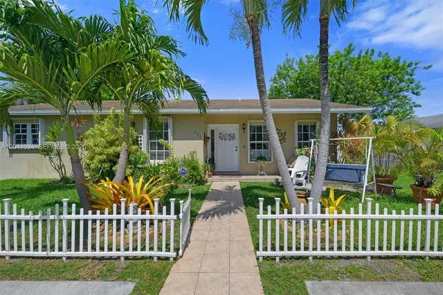 3-bedroom home at 906 SW 8th Avenue, Hallandale Beach