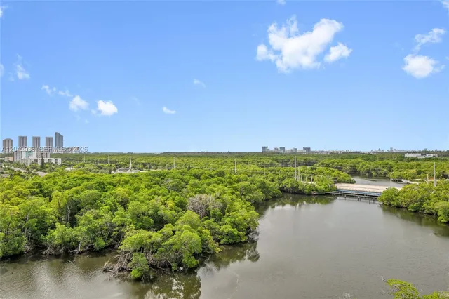 1-bedroom home at 16385 Biscayne Boulevard #1020, North Miami Beach