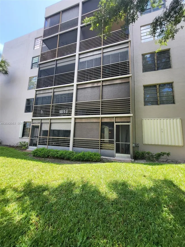 2-bedroom home at 900 Colony Point Circle #107, Pembroke Pines