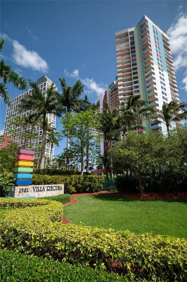 2-bedroom home at 1581 Brickell Avenue #PH104, Miami