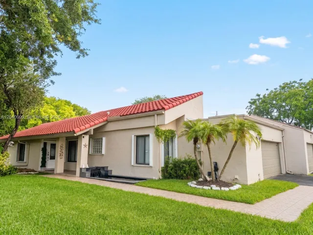 3-bedroom home at 324 Patio Village Terrace, Weston