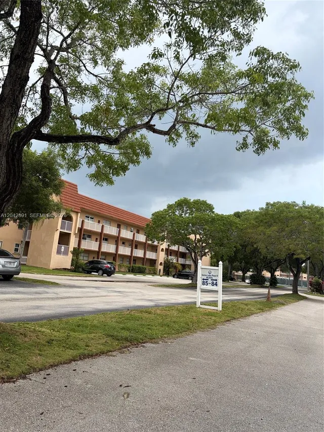 2-bedroom home at 2741 N Pine Island Road #109, Sunrise