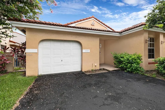 2-bedroom home at 1513 Garden Road, Weston