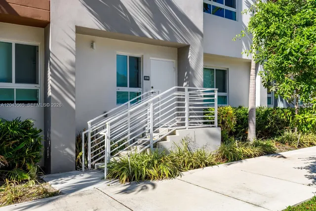 3-bedroom home at 2505 NE 193rd Street #4108, Miami