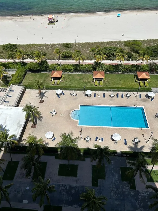 1-bedroom home at 2625 Collins Avenue #1805, Miami Beach