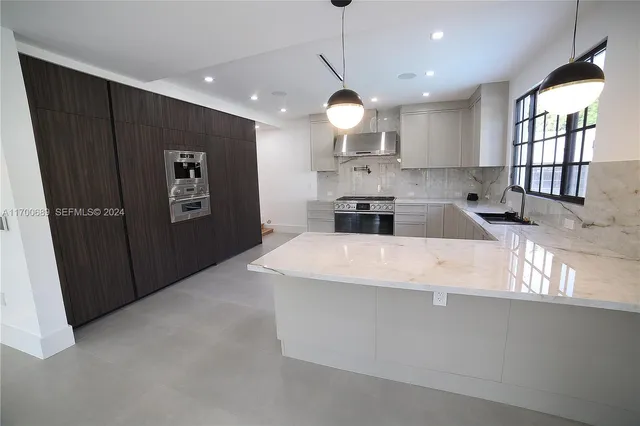7-bedroom home at 1345 Hollywood Boulevard, Hollywood