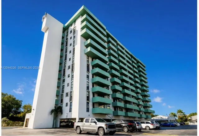 1-bedroom home at 1825 W 44th Place #806, Hialeah