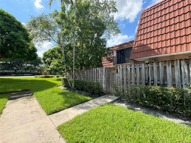 2-bedroom home at 716 NW 98th Way, Plantation