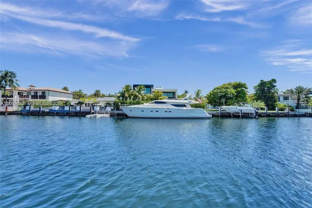 2-bedroom home at 455 Paradise Isle Boulevard #104, Hallandale Beach