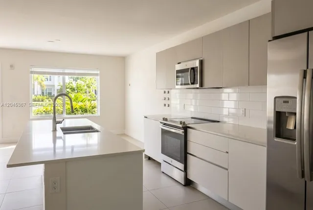 3-bedroom home at 2535 NE 193rd Street #3104, Miami