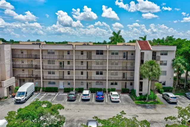 2-bedroom home at 2571 Aragon Boulevard #220, Sunrise
