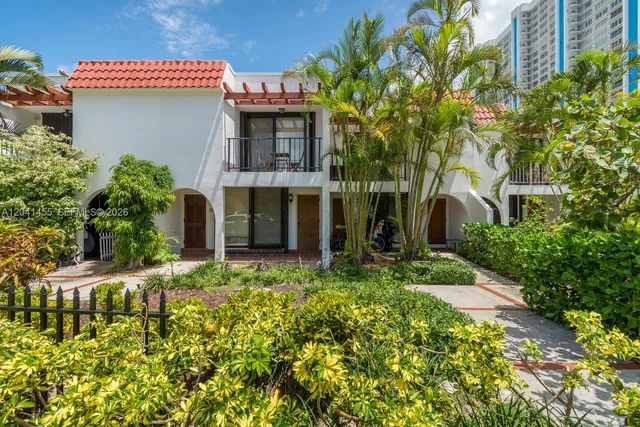 2-bedroom home at 425 Grapetree Drive #206, Key Biscayne