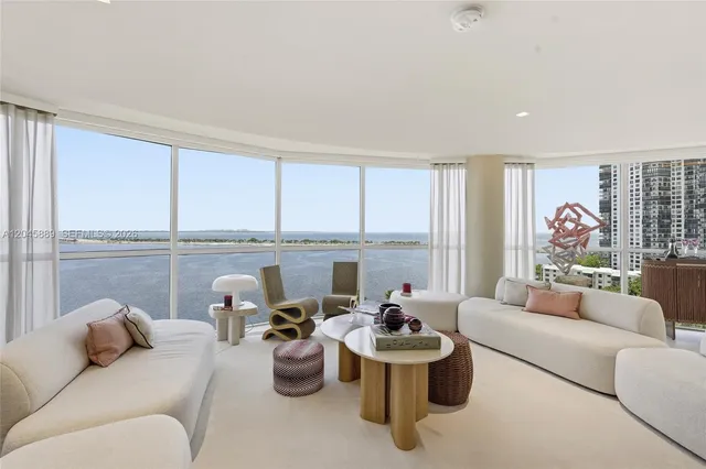 3-bedroom home at 2025 Brickell Avenue #1401, Miami