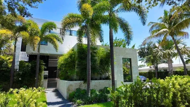 6-bedroom home at 570 S Shore Drive, Miami Beach