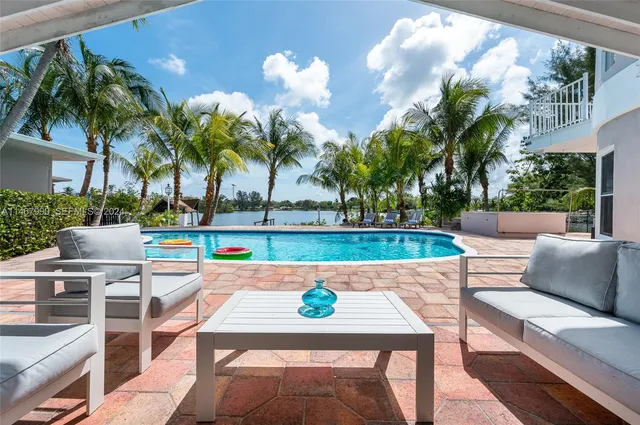 6-bedroom rental at 2500 NE 199th Street, Miami
