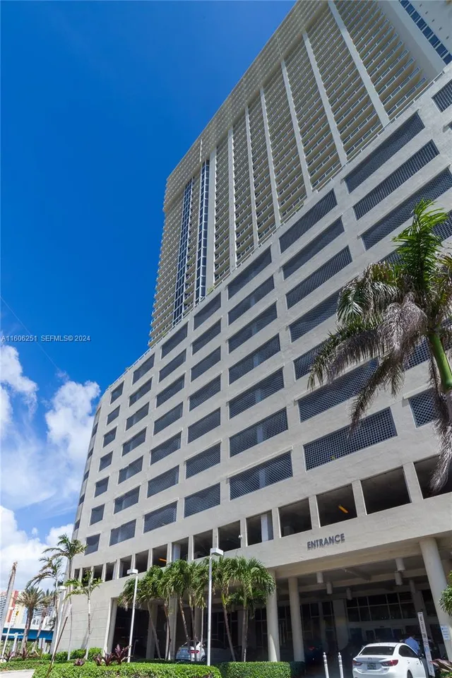 2-bedroom rental at 16699 Collins Ave(avlbnow) 3707 #3707, Sunny Isles Beach