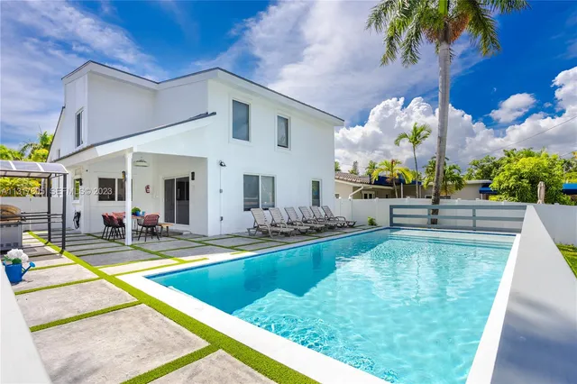 5-bedroom rental at 1109 Hollywood Boulevard, Hollywood