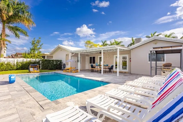 5-bedroom rental at 833 Washington Street, Hollywood