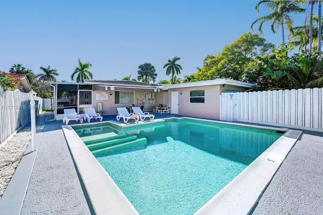 4-bedroom rental at 825 Harrison Street, Hollywood