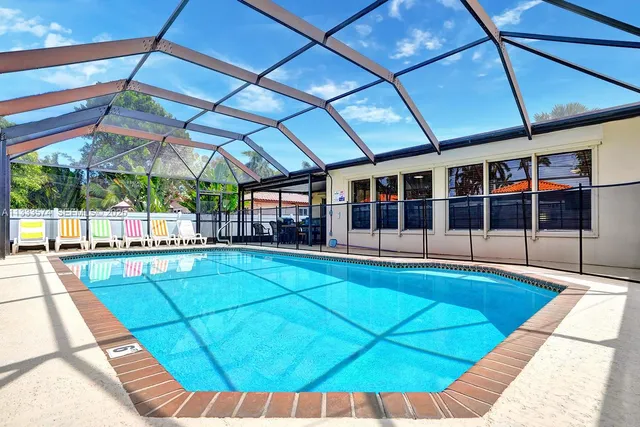 5-bedroom rental at 947 Washington Street, Hollywood